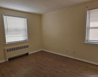 102 Birchwood Park Drive - Photo Thumbnail 11