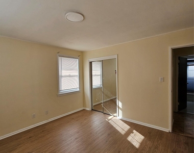 102 Birchwood Park Drive - Photo Thumbnail 10