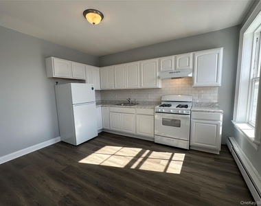 87 Broadway - Photo Thumbnail 6