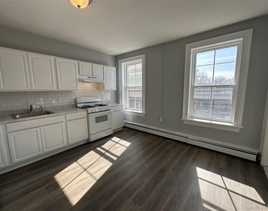 87 Broadway - Photo Thumbnail 3