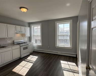 87 Broadway - Photo Thumbnail 4