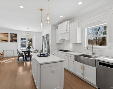 1510 Maple Lane - Photo Thumbnail 5
