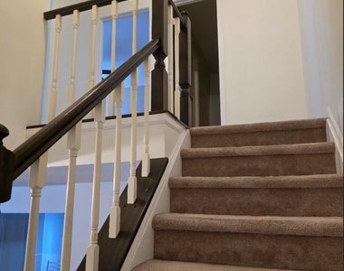 90 Almond Drive - Photo Thumbnail 7
