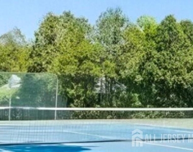 90 Almond Drive - Photo Thumbnail 15