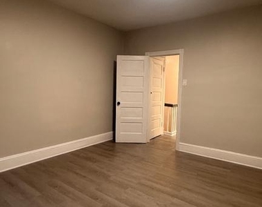 2148 S Lambert Street - Photo Thumbnail 8