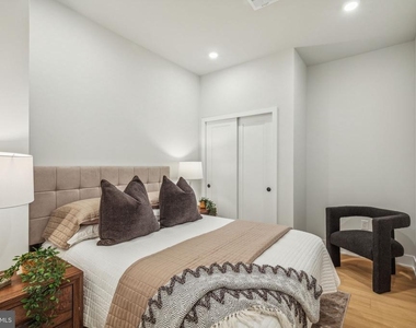 6910 Ridge Avenue - Photo Thumbnail 7