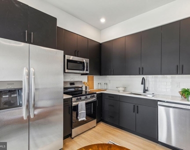 6910 Ridge Avenue - Photo Thumbnail 6