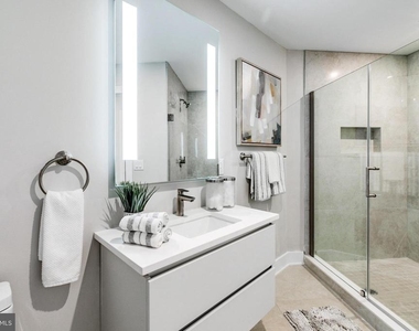1533 Ridge Avenue - Photo Thumbnail 4