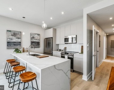1533 Ridge Avenue - Photo Thumbnail 3