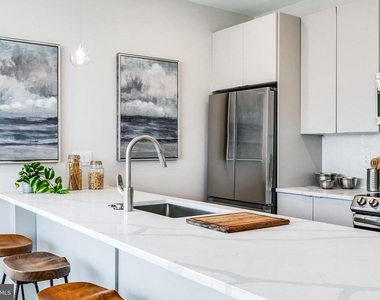 1533 Ridge Avenue - Photo Thumbnail 11