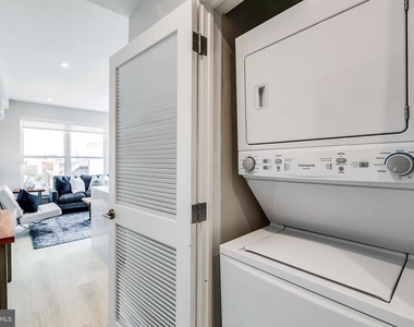 1533 Ridge Avenue - Photo Thumbnail 10