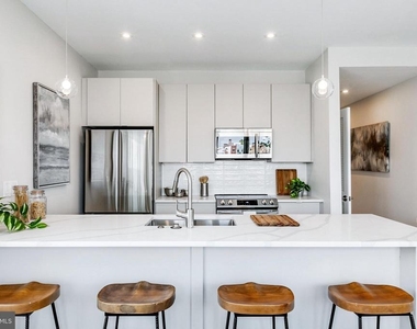 1533 Ridge Avenue - Photo Thumbnail 13