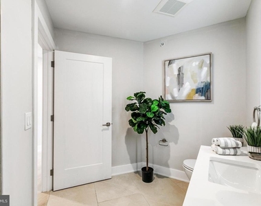 1533 Ridge Avenue - Photo Thumbnail 5