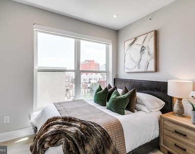 1533 Ridge Avenue - Photo Thumbnail 9