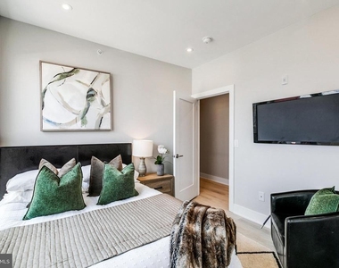 1533 Ridge Avenue - Photo Thumbnail 8