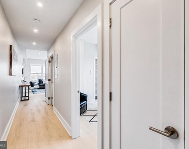 1533 Ridge Avenue - Photo Thumbnail 6