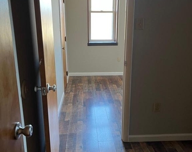 101 N Centre Avenue - Photo Thumbnail 8