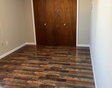 101 N Centre Avenue - Photo Thumbnail 10