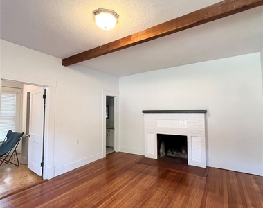 407 W 35th St - Photo Thumbnail 1