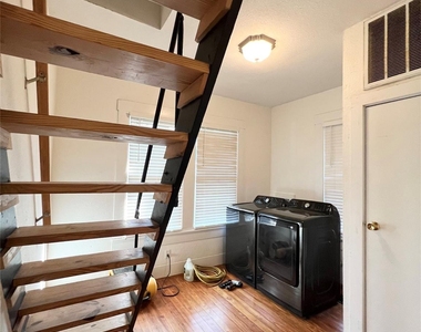 407 W 35th St - Photo Thumbnail 8
