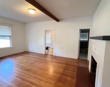 407 W 35th St - Photo Thumbnail 2