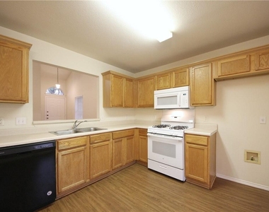 3933 Upper Passage Ln - Photo Thumbnail 4