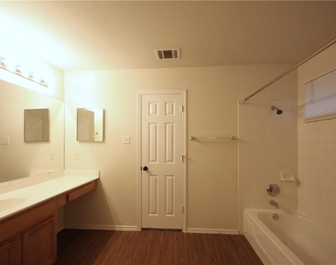 3933 Upper Passage Ln - Photo Thumbnail 9