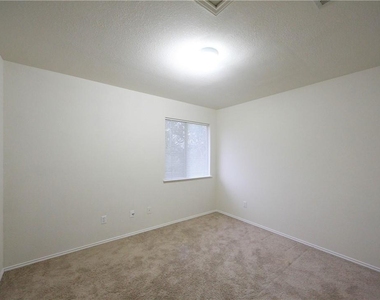 3933 Upper Passage Ln - Photo Thumbnail 15
