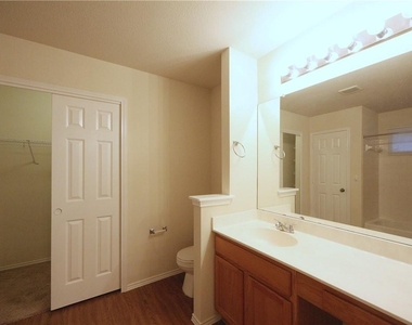3933 Upper Passage Ln - Photo Thumbnail 8