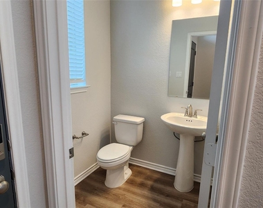 408 Los Olives Ln - Photo Thumbnail 4