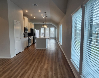 408 Los Olives Ln - Photo Thumbnail 8