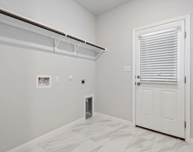 132 Condesa St - Photo Thumbnail 19