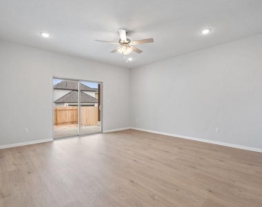 132 Condesa St - Photo Thumbnail 9