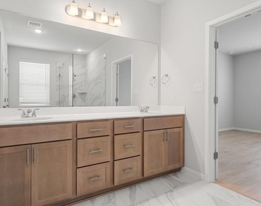 132 Condesa St - Photo Thumbnail 12