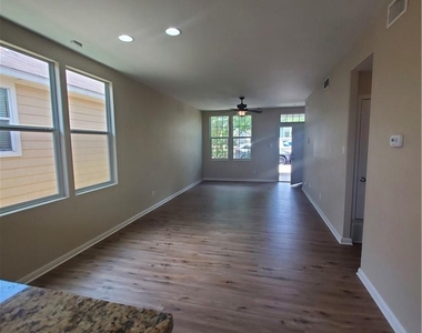 435 Mcgarity St - Photo Thumbnail 4