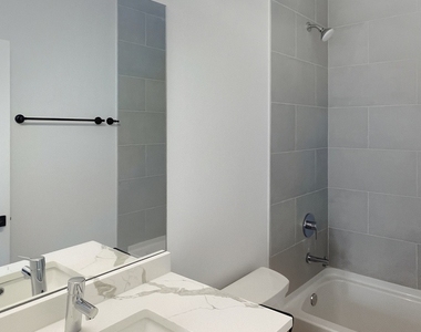 1304 S Ashland Avenue - Photo Thumbnail 5