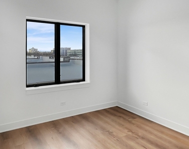 1304 S Ashland Avenue - Photo Thumbnail 3