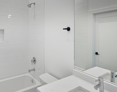 1304 S Ashland Avenue - Photo Thumbnail 6