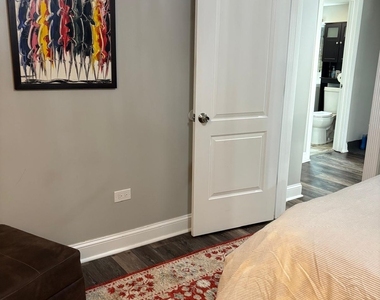 6541 S Ingleside Avenue - Photo Thumbnail 10