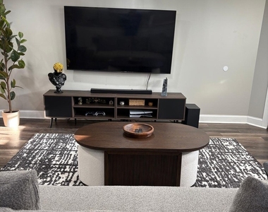 6541 S Ingleside Avenue - Photo Thumbnail 1