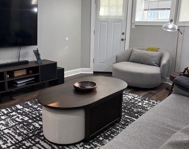 6541 S Ingleside Avenue - Photo Thumbnail 2
