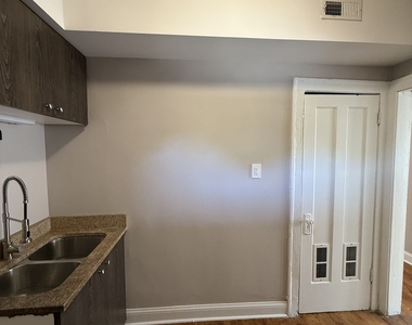 3901 W Division Street - Photo Thumbnail 6