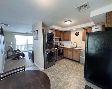1011 Laconia - Photo Thumbnail 3