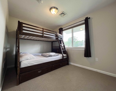 1011 Laconia - Photo Thumbnail 13