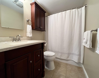 1011 Laconia - Photo Thumbnail 12