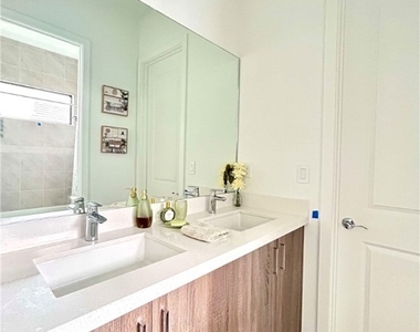 5077 Gambero Way - Photo Thumbnail 26