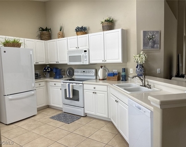 9639 Hemingway Lane - Photo Thumbnail 6