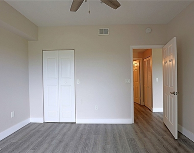 11480 Villa Grand - Photo Thumbnail 12