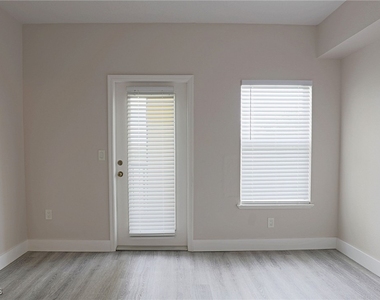 11480 Villa Grand - Photo Thumbnail 11