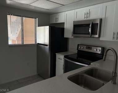 2700 Park Windsor Drive - Photo Thumbnail 6